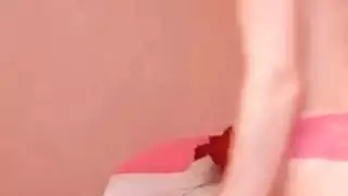 Webcam Chick Drills Her Ass